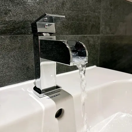 1 Naehe Rhein Mit Verkehrsanbindung