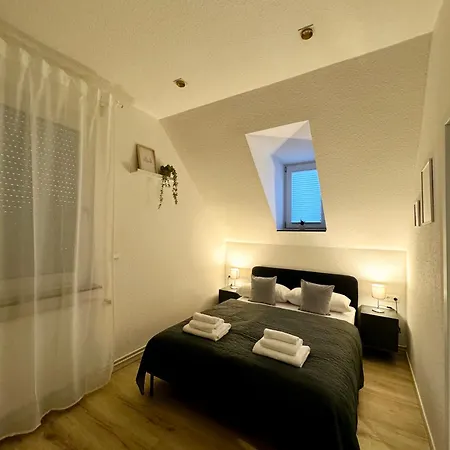 1 Naehe Rhein Mit Verkehrsanbindung Lägenhet