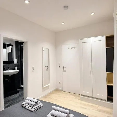 1 Naehe Rhein Mit Verkehrsanbindung *