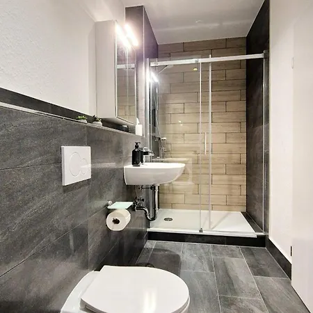 1 Naehe Rhein Mit Verkehrsanbindung Lägenhet *